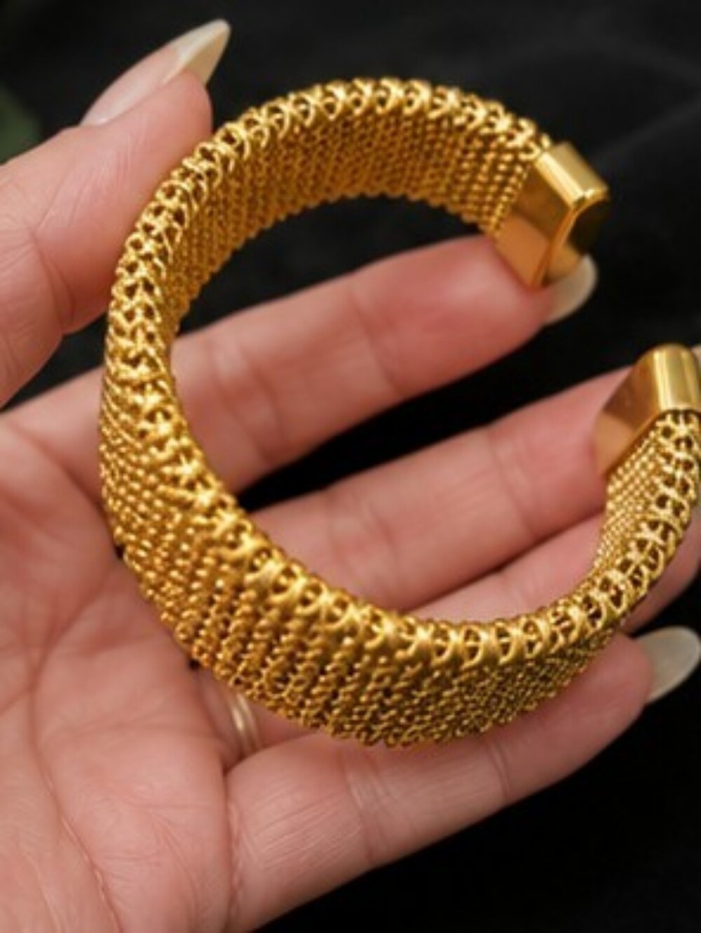 Vintage Gold Tone Wide Mesh Cuff Bracelet Woven Open Bangle Fits Up To 8.5 Inch - Picture 3 of 10